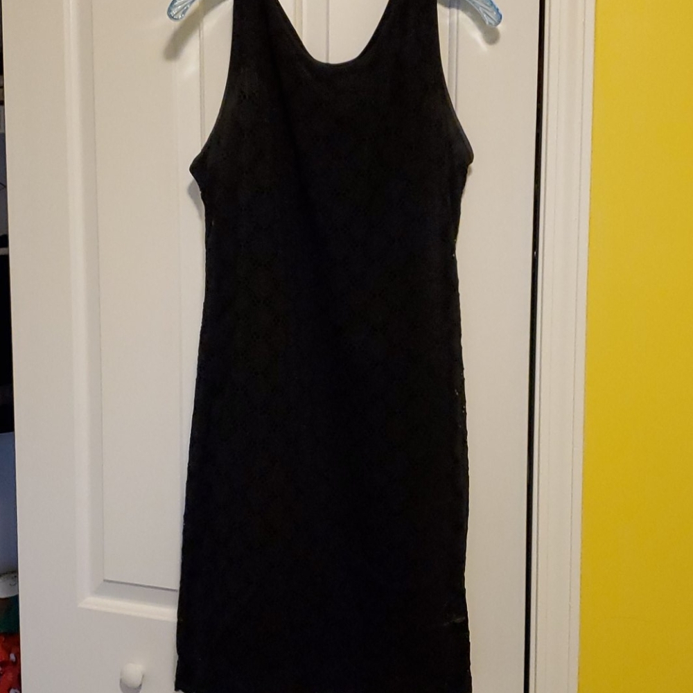 Black sleeveless dress